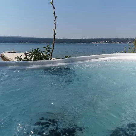Jurjevic - Prvi Red Do Mora I Jacuzzi Apartment