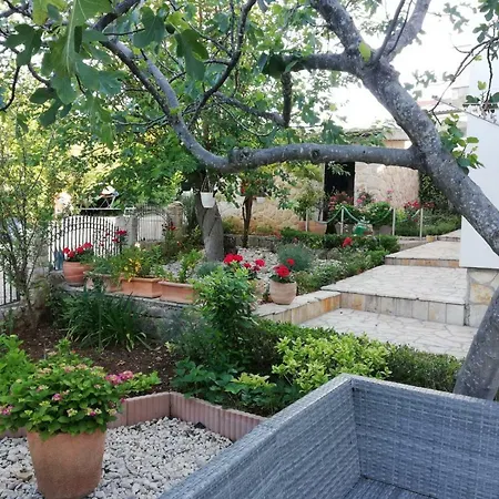 Apartment Jurjevic - Prvi Red Do Mora I Jacuzzi